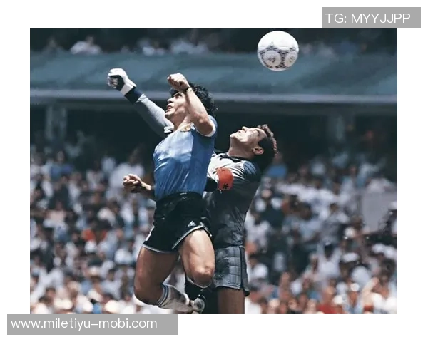 在那不勒斯进球后恩佐向马拉多纳致敬永远铭记传奇之光 在那不勒斯进球后恩佐向马拉多纳致敬永远铭记传奇之光